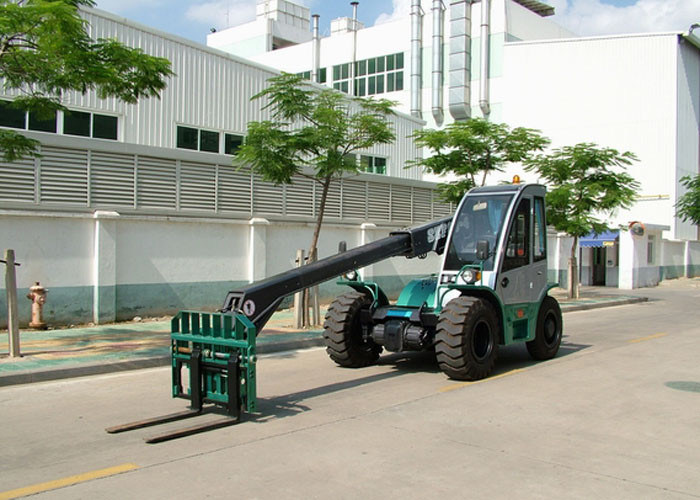 Transporting Material Extending Boom Forklift , 2.5 Tons 6M