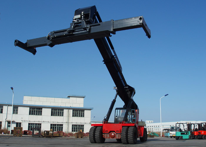 Diesel Reach Stacker For Container , Container power lift forklift 45