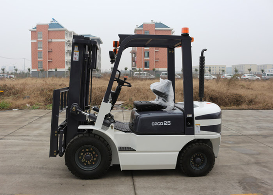 China Small Turning Radius 2.5 Ton Industrial Forklift Truck for All Terrain Lifting / Carrying supplier