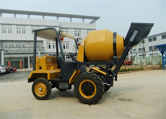China 1.5 tons Dumper Chassi Portable Concrete Mixers , 680L Drum Capacity Self Loading Concrete Mixture Machine supplier