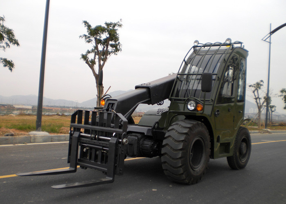 China High Performance Telescopic Handler Crane for Loading Materials / Short Distance Transporting supplier