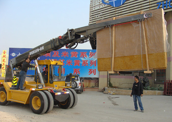 China Hydraulic Mechanical Transmission Telescopic Boom Forklift for Construction Spots supplier