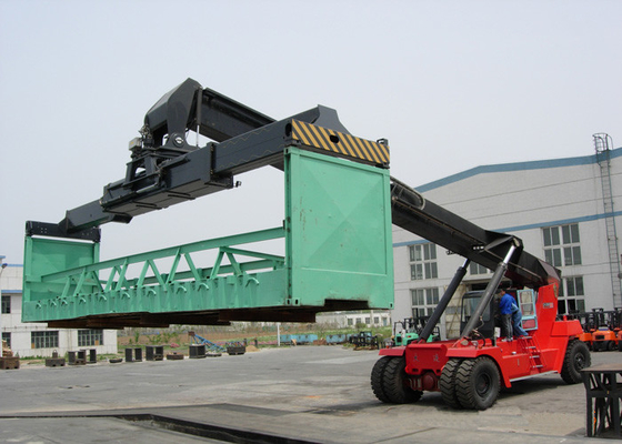 China 45 Ton Diesel Powered Container Reach Stacker With Cummins M11- C330 Engine supplier