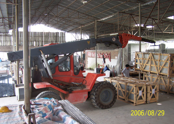 Rigid Suspension Chassis All Terrain Telehandler , Hydraulic Power Steering Boom Lift Crane supplier